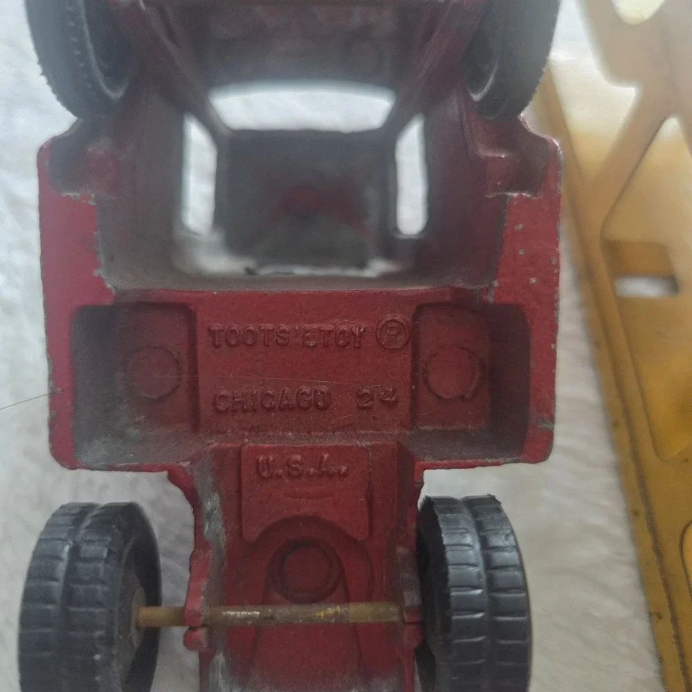 TootsieToy International RC 180 Auto Transport w/o Tin Ramp Single Axle Trailer